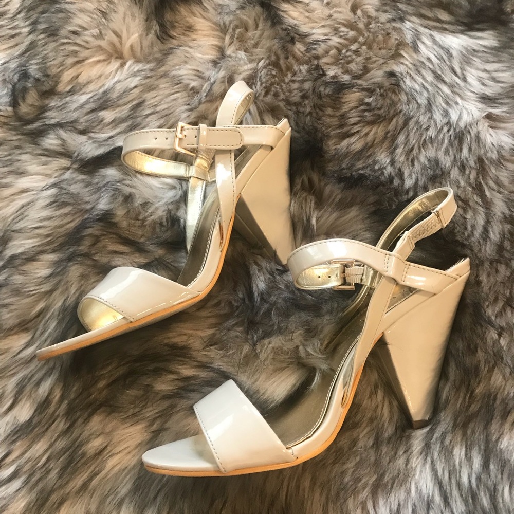 Size 9 nude colored Rampage heeled sandals